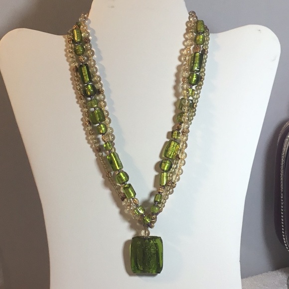 Jewelry - 🛑”SOLD”🛑 🐲VINTAGE GREEN/WHITE GLASS BEAD🐲